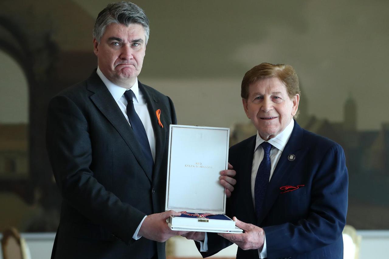 Predsjednik Zoran Milanović odlikovao Antona Kikaša 