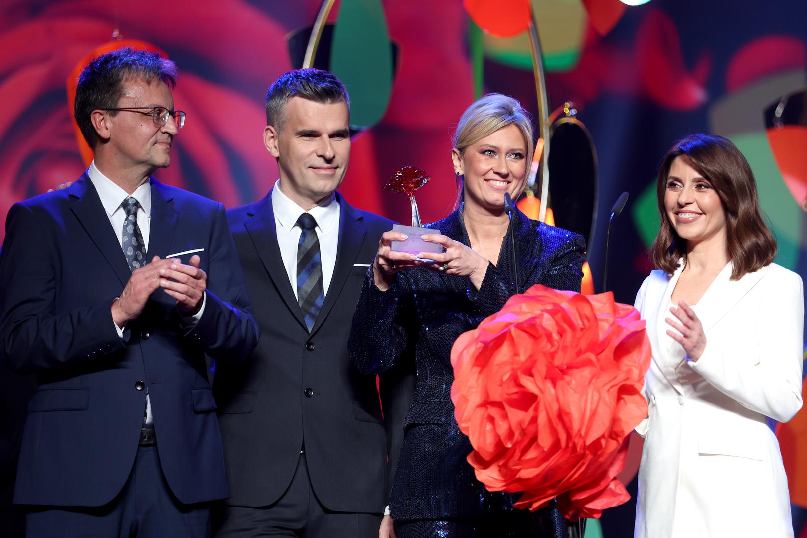 Na novoj televiziji prvi put se pojavio 15. lipnja, kada je s Ivanom Brkić Tomljenović vodio RTL Danas. Romina je nakon njegova odlaska nastavila biti dio voditeljske postave Dnevnika Nove TV, u kojoj su i Marija Miholjek, Saša Kopljar, Valentina Baus, Dino Goleš i Stipe Sladoljev.