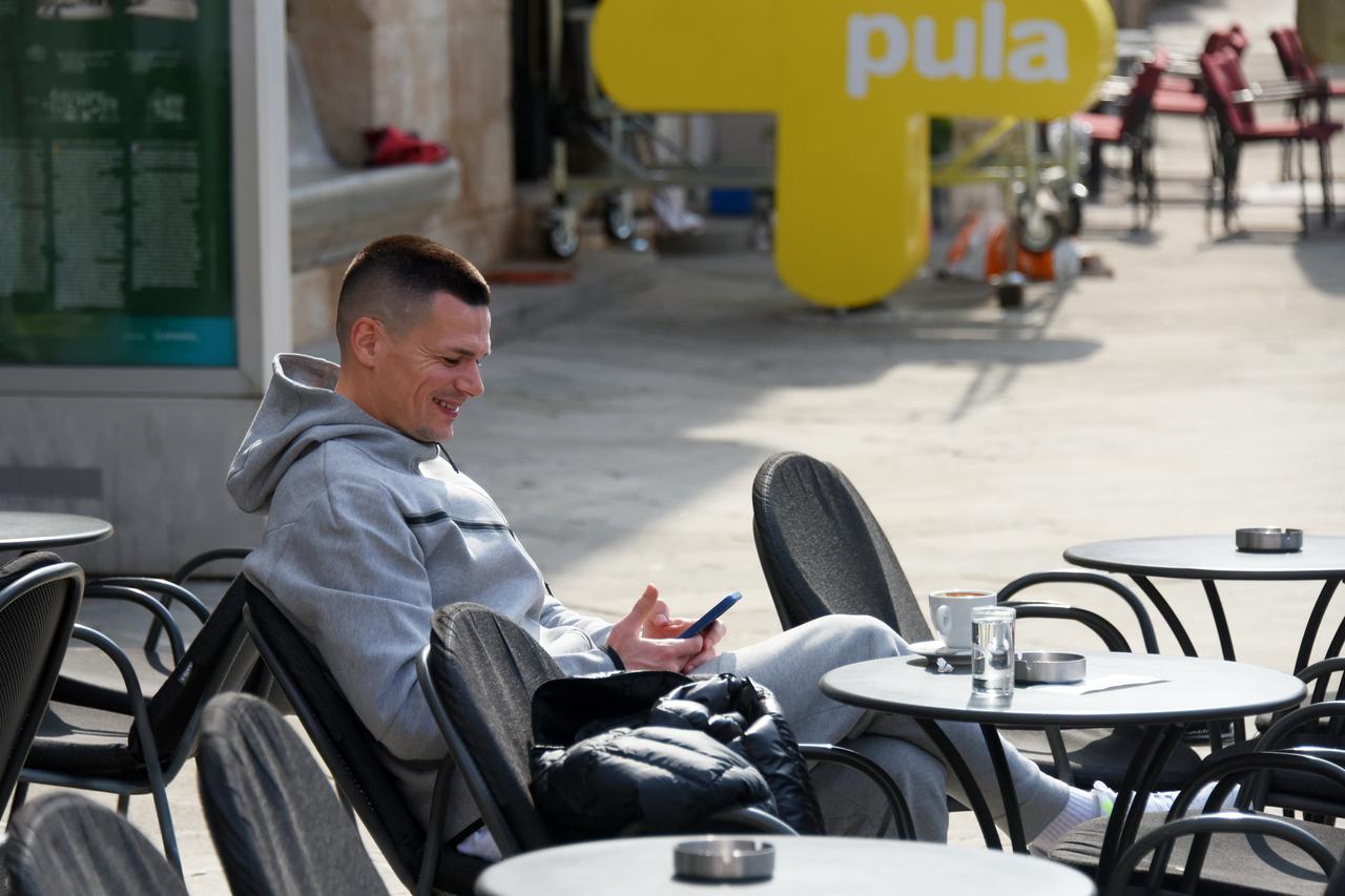 Pula: Ante Erceg na jutarnjoj kavi na pulskom Forumu