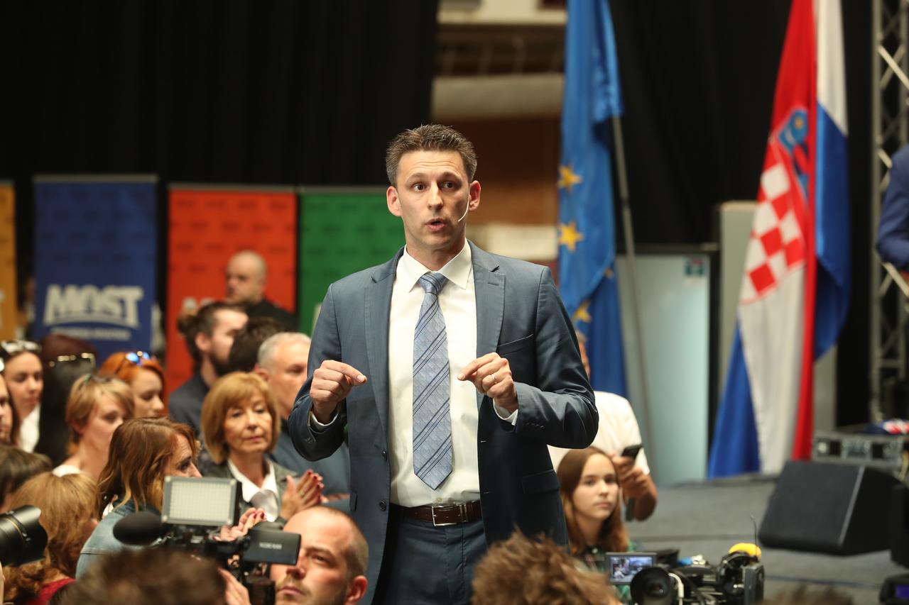 Završni skup Mosta nezavisnih lista pod sloganom Zemlja borbe vrijedna