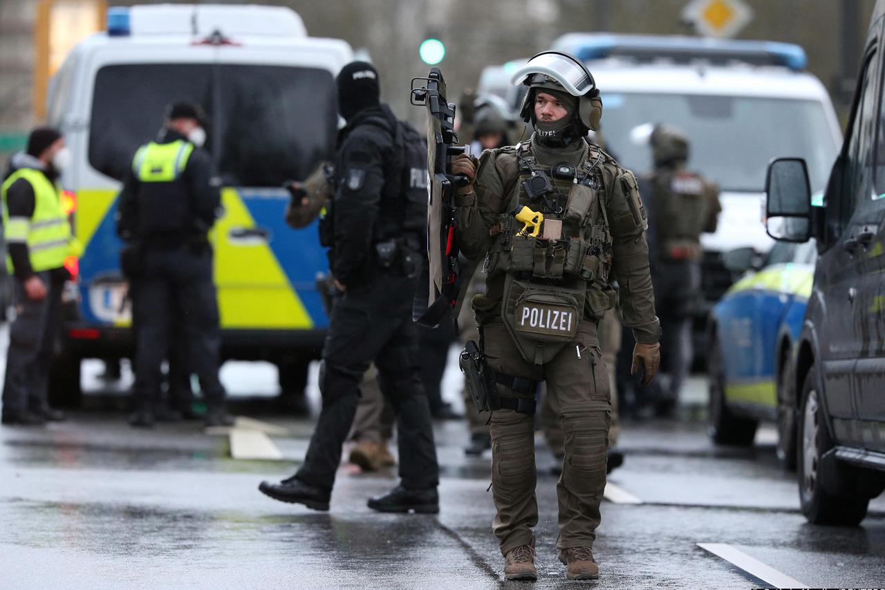 Hamburg police search school after report of armed youth