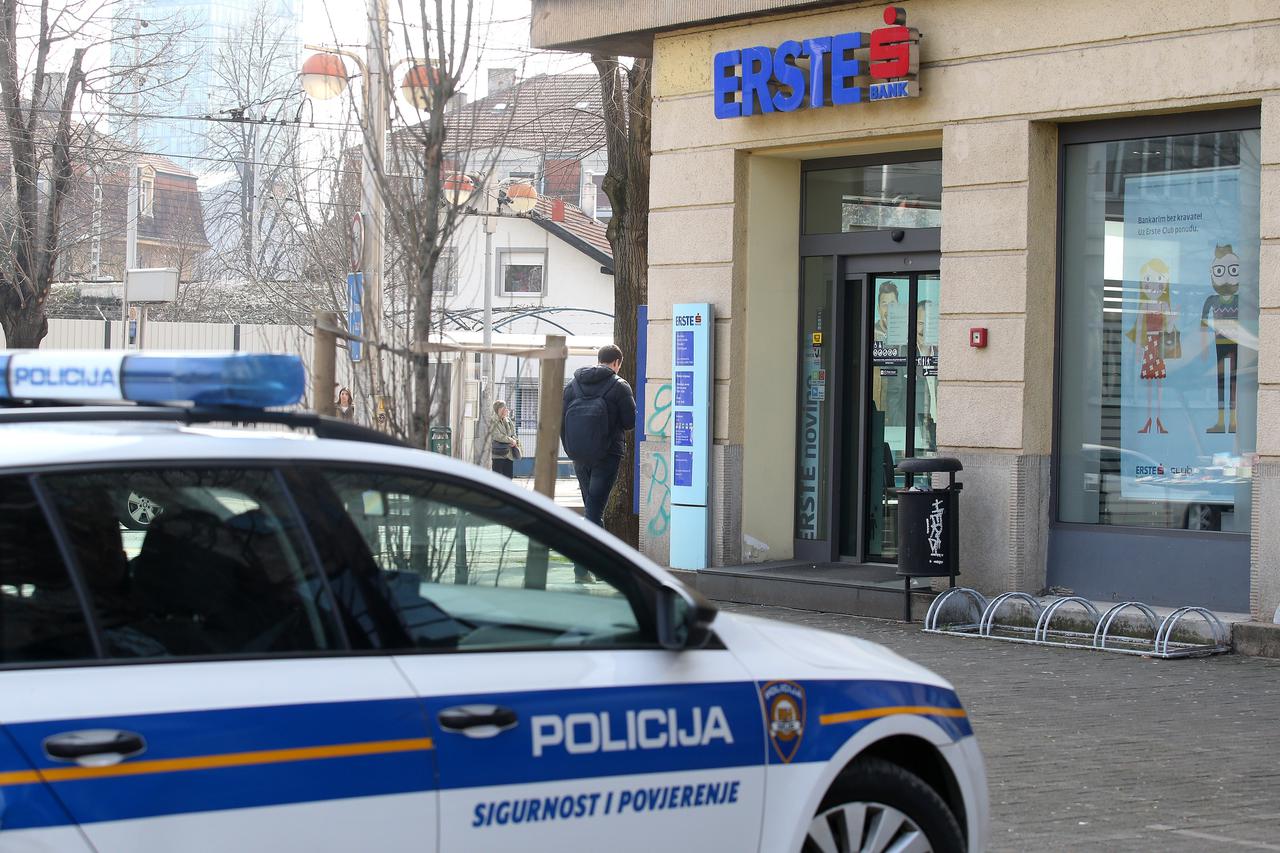 10.03.2016., Zagreb - U srijedu, 9. ozujka oko 17 sati, na Tresnjevci, u poslovnici Erste banke, nepoznati je pocinitelj verbalno prijeteci da ce aktivirati eksplozivno sredstvo pocinio razbojnistvo nad zaposlenicima i otudjio oko nekoliko desetaka tisuca