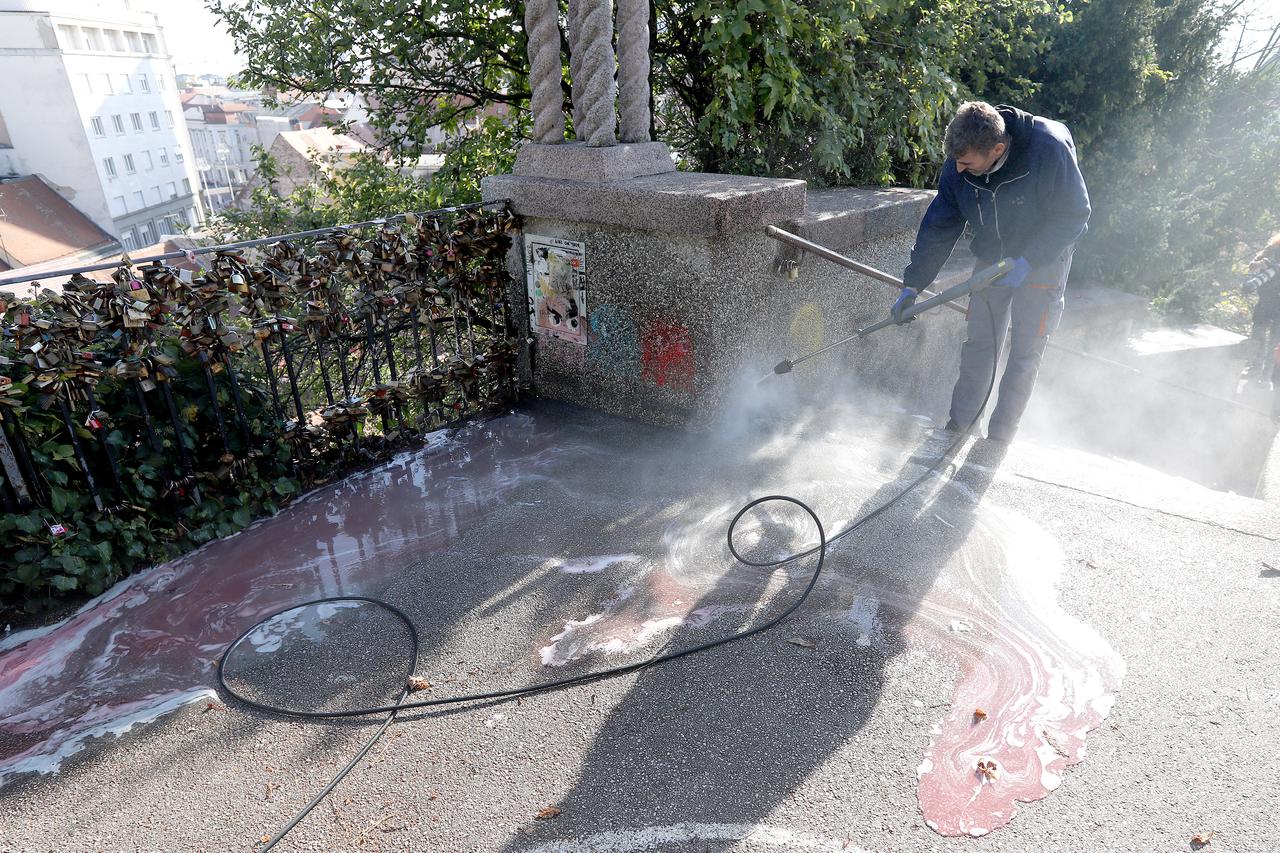 Zagreb: Počelo uklanjanje grafita na Zakmardijevim stubama