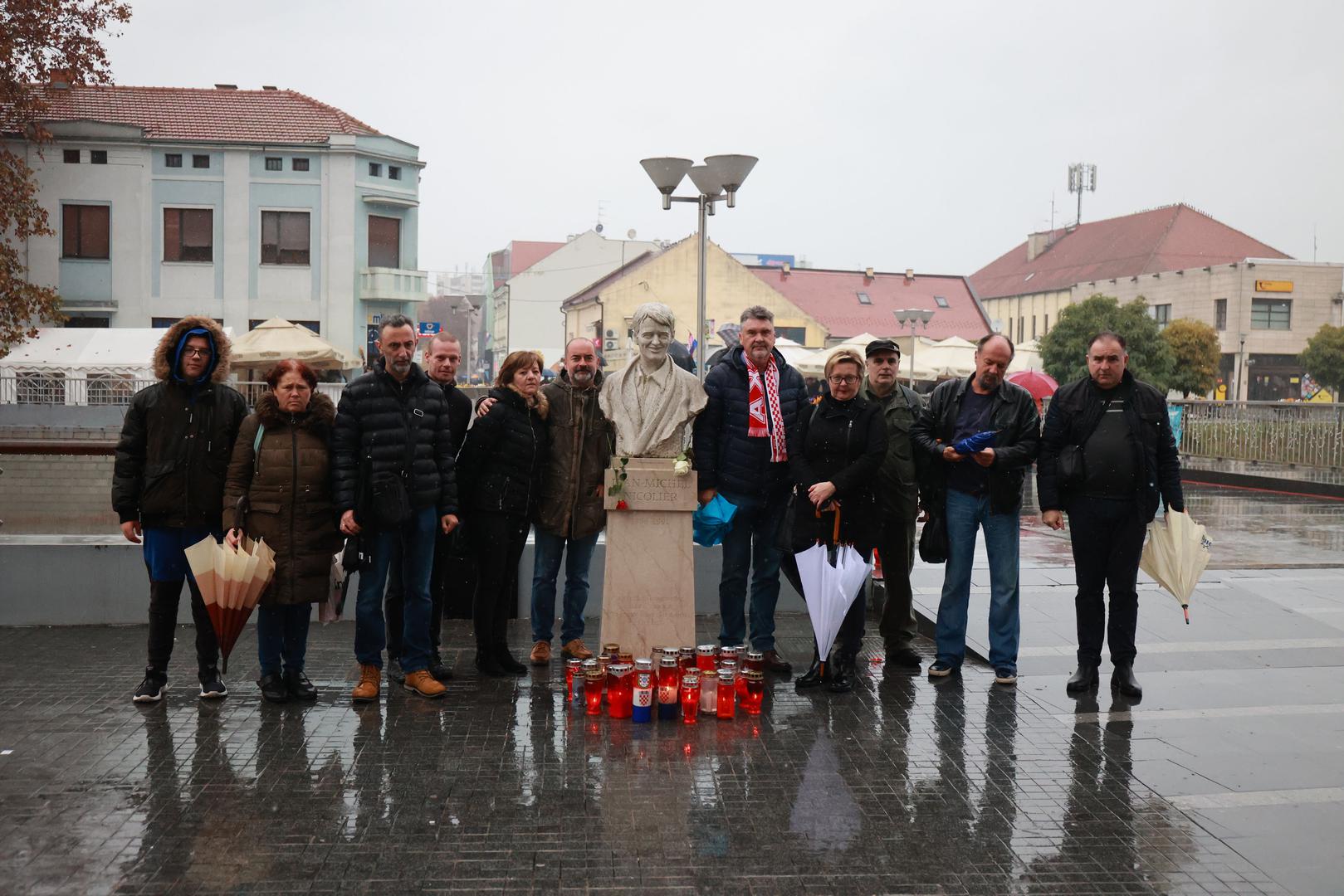 18.11.2022., Vukovar - Gradjani se vec u rano jutro okupili kako bi sudjelovali u programu kojim ce se obiljeziti Dan sjecanja na zrtve Domovinskog rata i Dan sjecanja na zrtvu Vukovara i Skabrnje. U 10: 30 pocinje prvi dio programa, odnosno krizni put - kolona sjecanja.  Photo: Davor Javorovic/PIXSELL