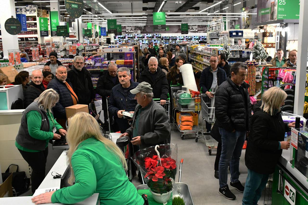 Otvorenje nove trgovina Pevex u Đakovu