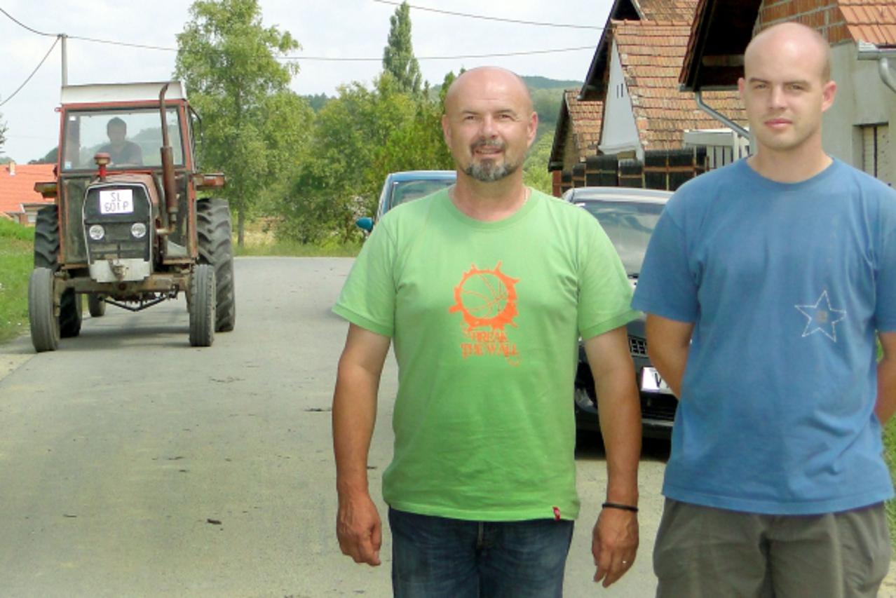 'podravina -190810-lukavac - slatian  - damir kufner (lijevo), predsjednik mjesnog odbora Lukavac i vlasnik obrta s 12 zaposlenih na novom lukavackom asfaltu  snimio Dragutin Santosi/vecernji list    