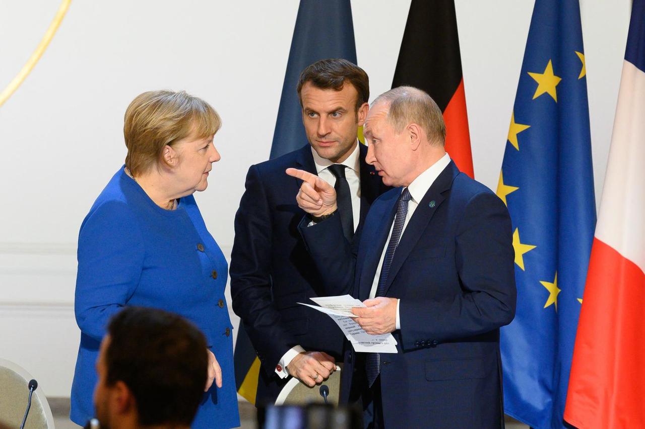 Merkel, Putin i Macron razgovaraju u Francuskoj nakon sastanka o budućnosti Ukrajine