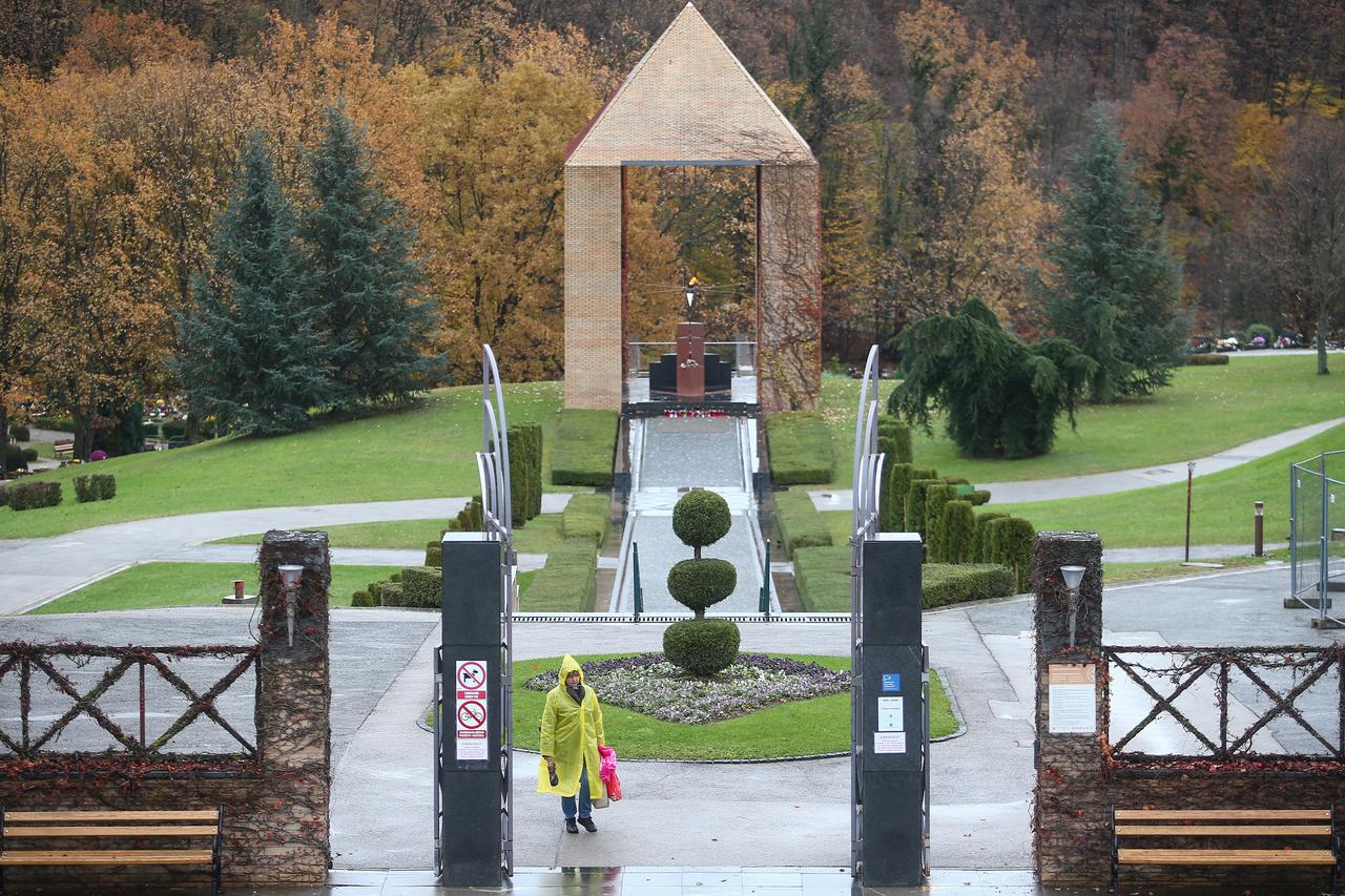 Zagreb: Milan Bandić obišao krematorij Gaj urni