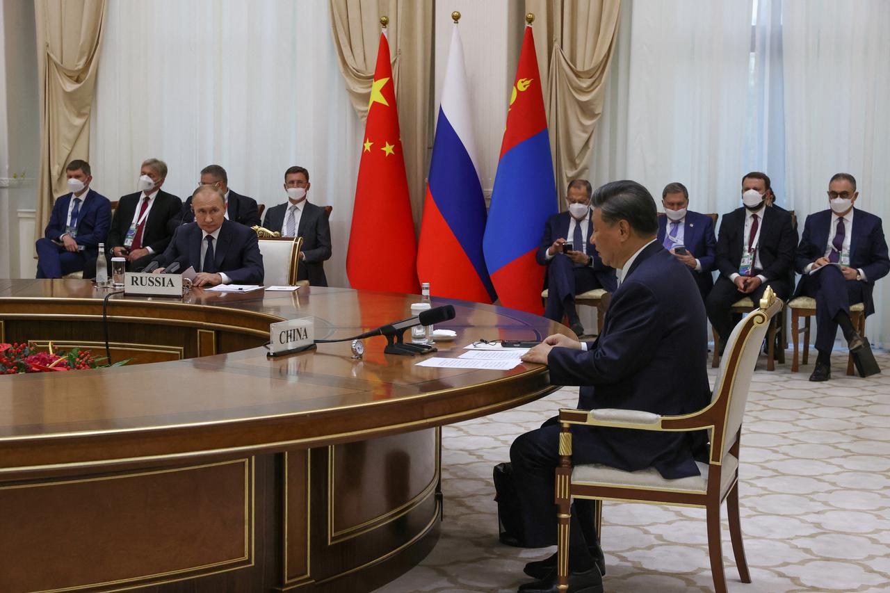 Russian President Vladimir Putin meets with Chinese President Xi Jinping and Mongolian President Ukhnaa Khurelsukh in Samarkand