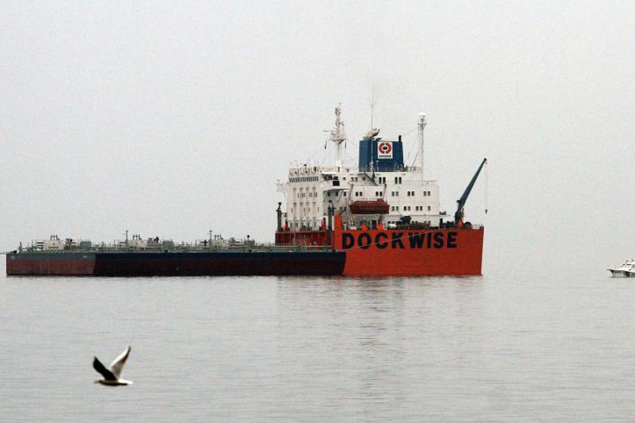 ukrcaj,ukrcavanje,teglenica,Rijeka