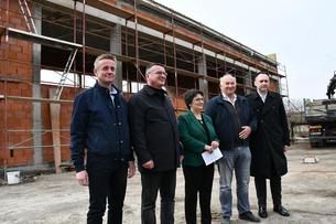 Sikirevci dobivaju sportsku dvoranu, a osnovnoškolci u Oprisavcima dodatnu učionicu