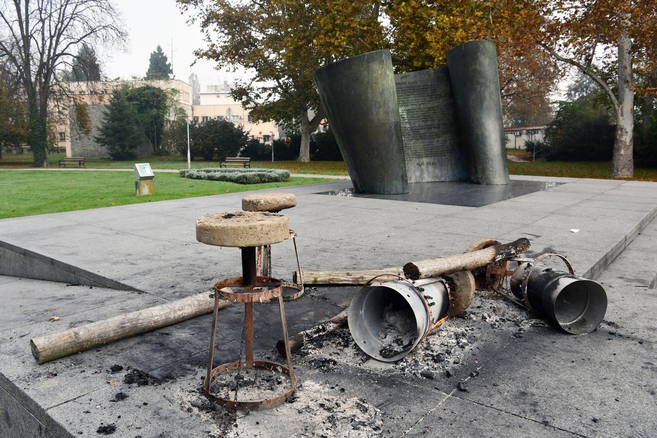 Devastiran spomenik braniteljima