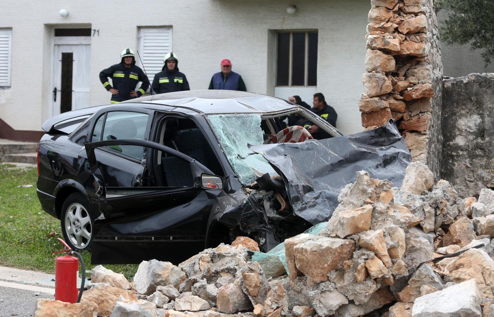 Vozač Opel Astre poginuo je u nesreći koja se dogodila kod križanja magistrale i ceste za Brnjaču. 