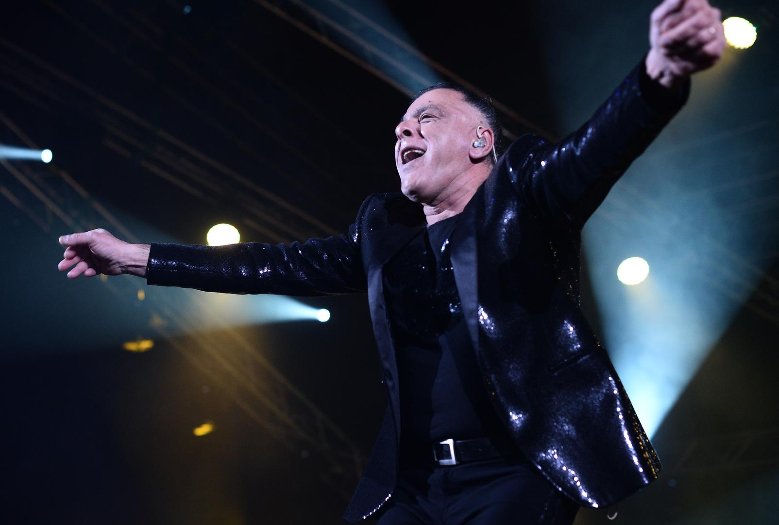 Aki je svoj privatni život volio držati podalje od očiju javnosti. Poznato je da se dva puta ženio, iz prvog braka imao je sina Kristijana, a u drugom braku dobio je kćer Dinu. Prije tri godine dobio je još jednu djevojčicu s tajanstvenom Slovenkom Barbarom Vesel. 