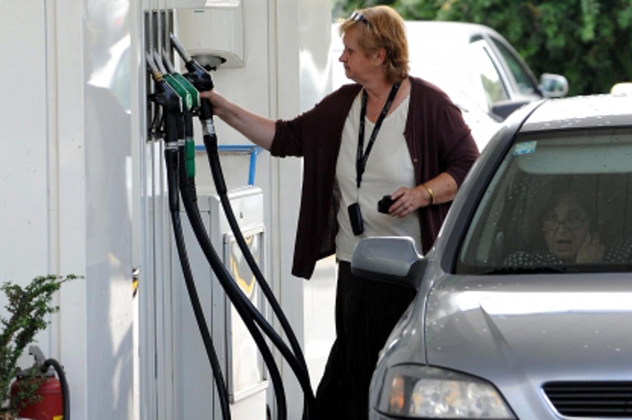 'metropola...zagreb...17.06.2008.  benzinska, ina, benzin, gorivo,  foto: Goran Stanzl'