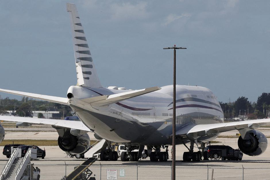FILE PHOTO: A Qatari-owned Boeing 747-8 is shown near President Donald Trump's motorcade in Florida