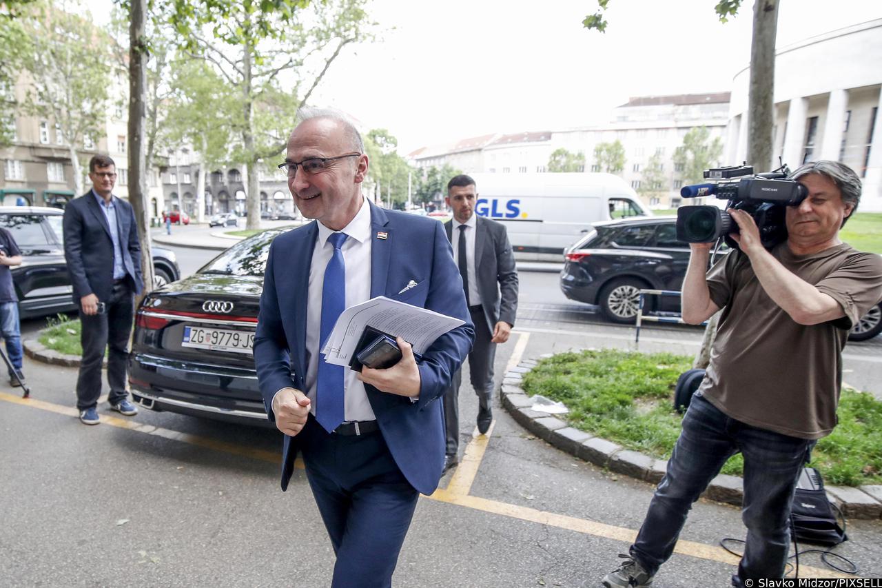 Dolazak članova HDZ-a na zajedničku sjednicu Predsjedništva i Nacionalnog vijeća HDZ-a