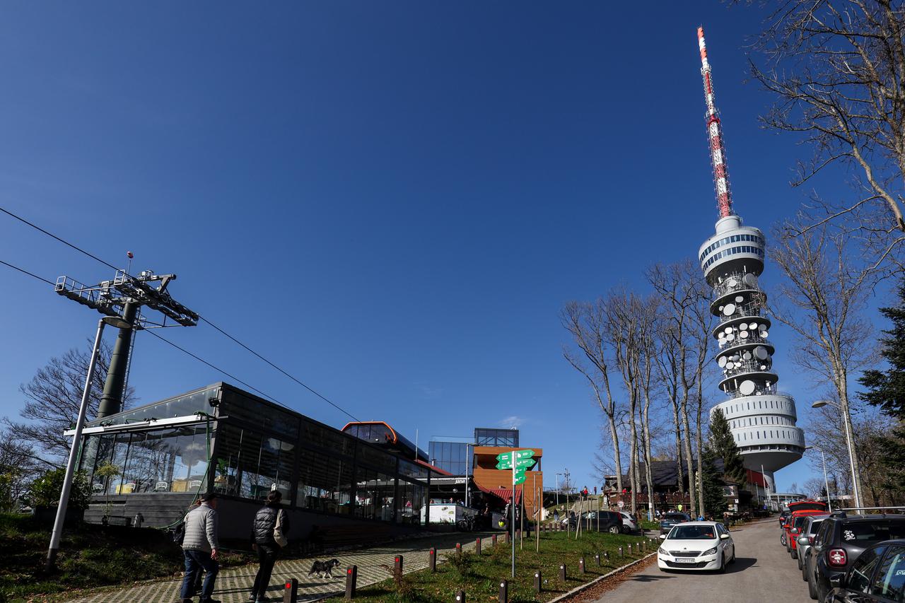 Sunčan nedjelji dan brojni građani proveli su u Parku prirode Medvednica