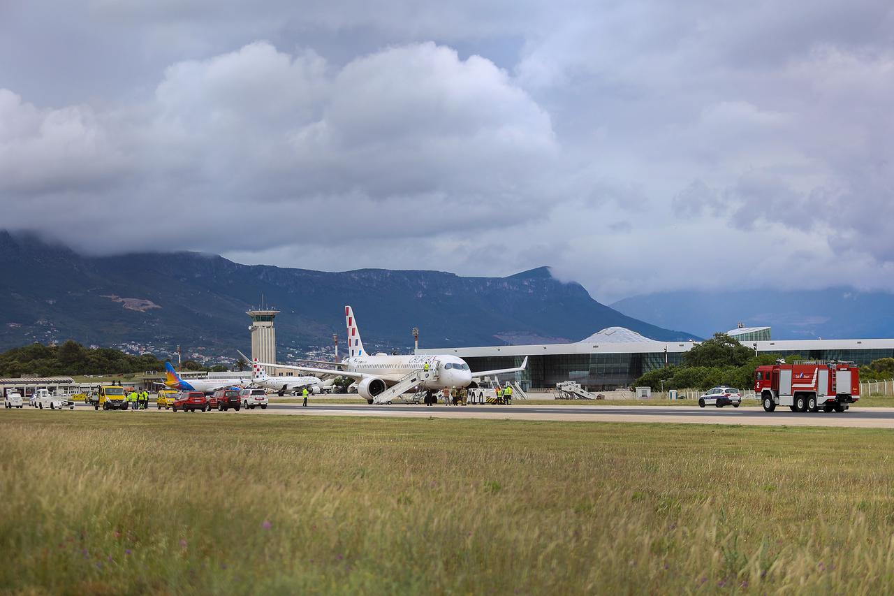 Split: Avion Croatia Airlinesa izletio sa staze