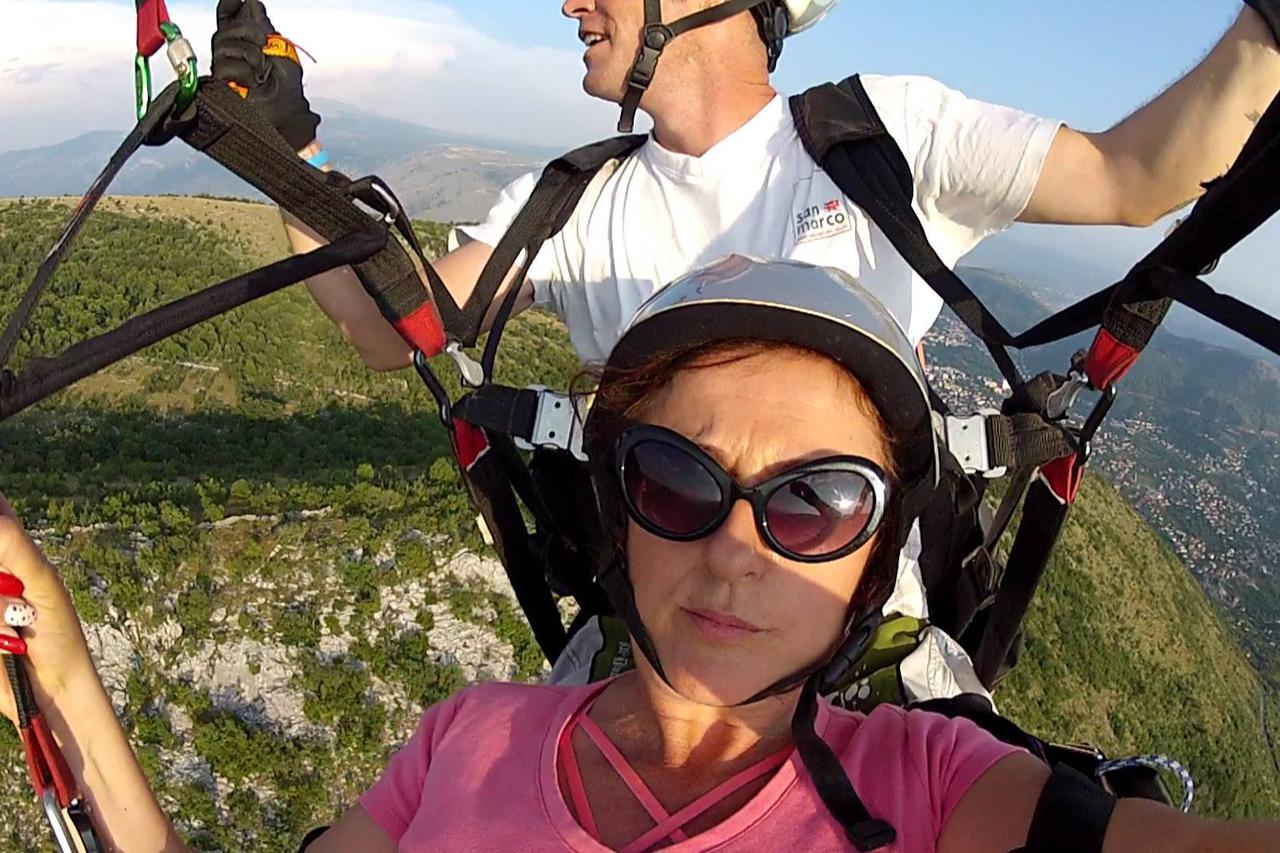 storyeditor/2025-12-29/Paragliding.jpg