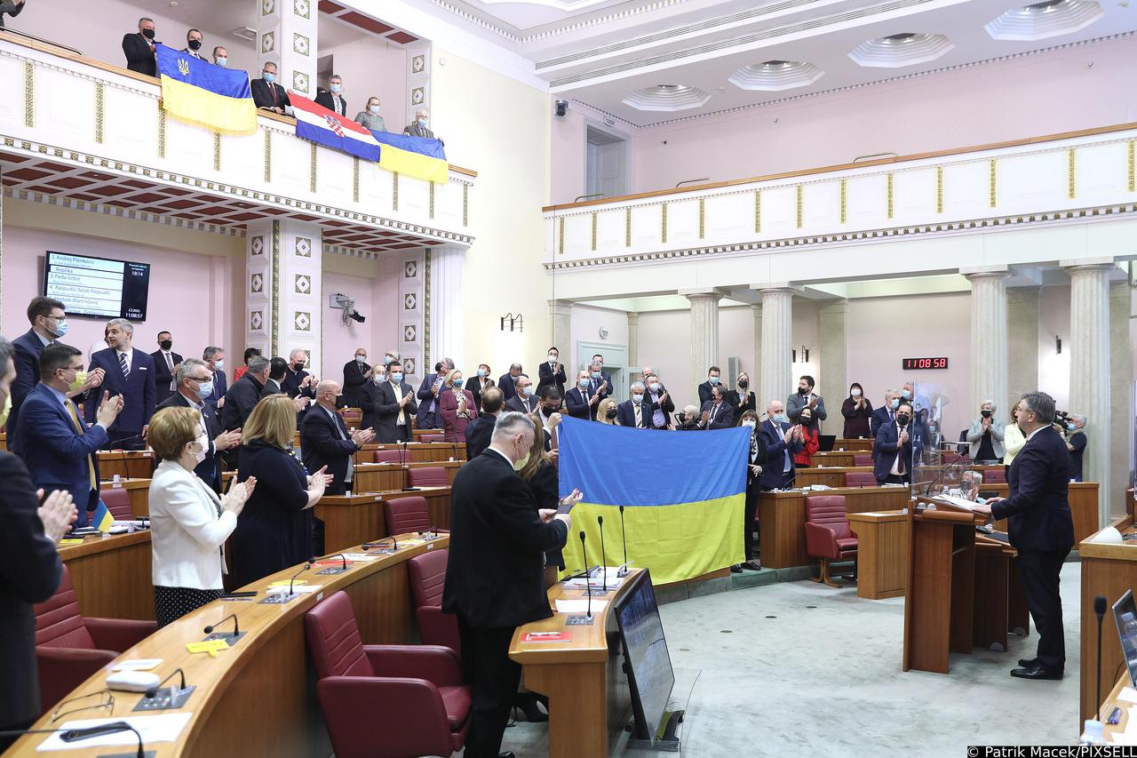 Veleposlanik Ukrajine u Saboru pozdravljen velikim pljeskom i zastavom Ukrajine