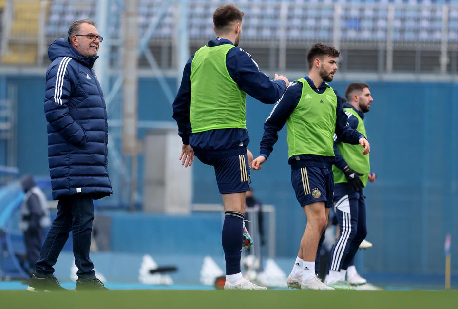 Zagreb: Zagrijavanje igrača prije utakmice Dinamo i Lokomotiva 