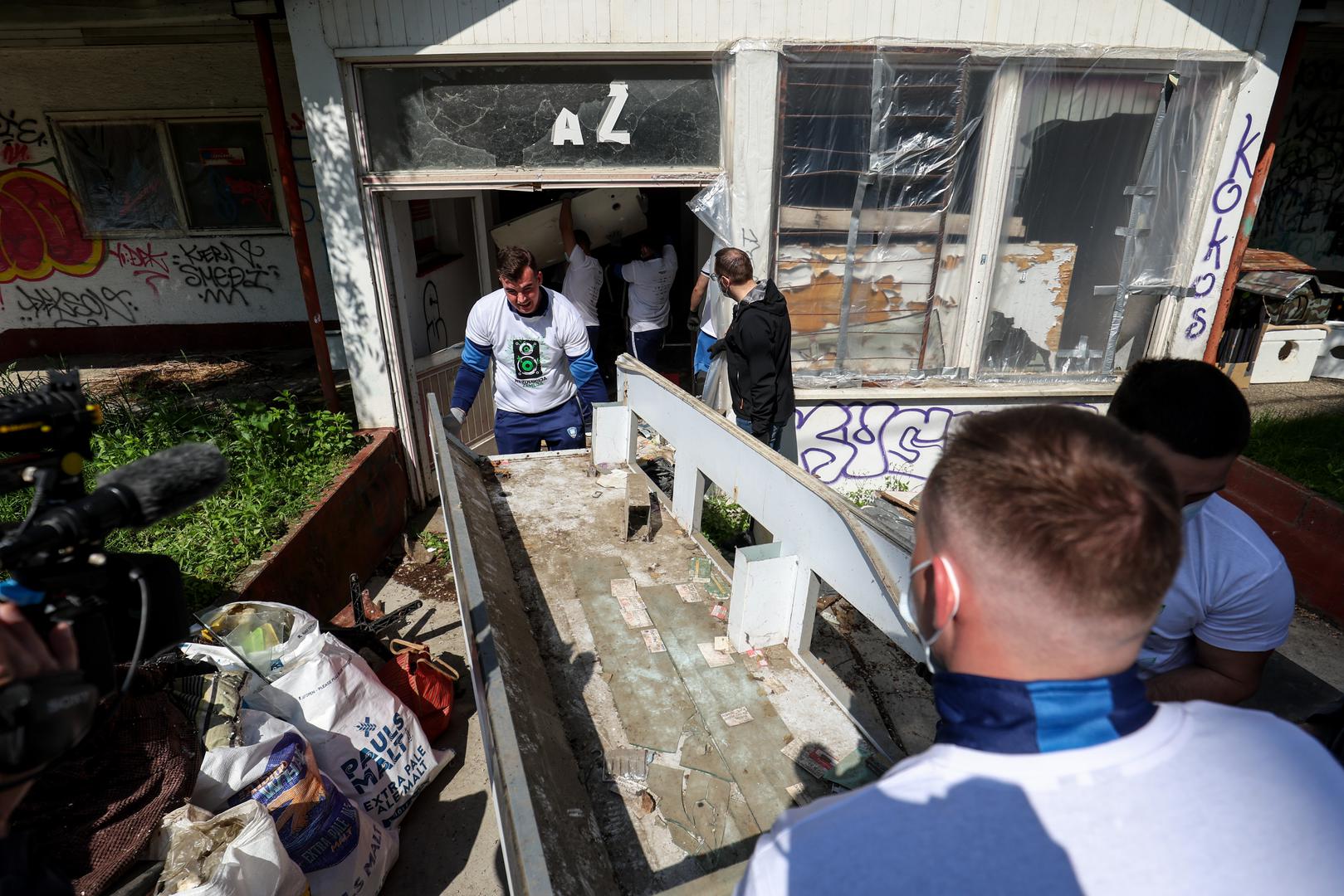 27.04.2025., Sesvete - Udruga Zelene i plave Sesvete i Cisteci medvjedici u akciji ciscenja smeca u sklopu projekta Rezolucija Zemlja 2025. Akciji ciscenja se prikljucio i gradolnacelnik Tomislav Tomasevic. Photo: Igor Kralj/PIXSELL