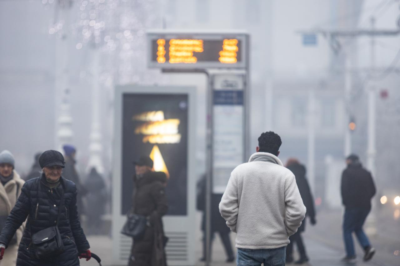 Ulice u centru Zagreba prekrivene su maglom