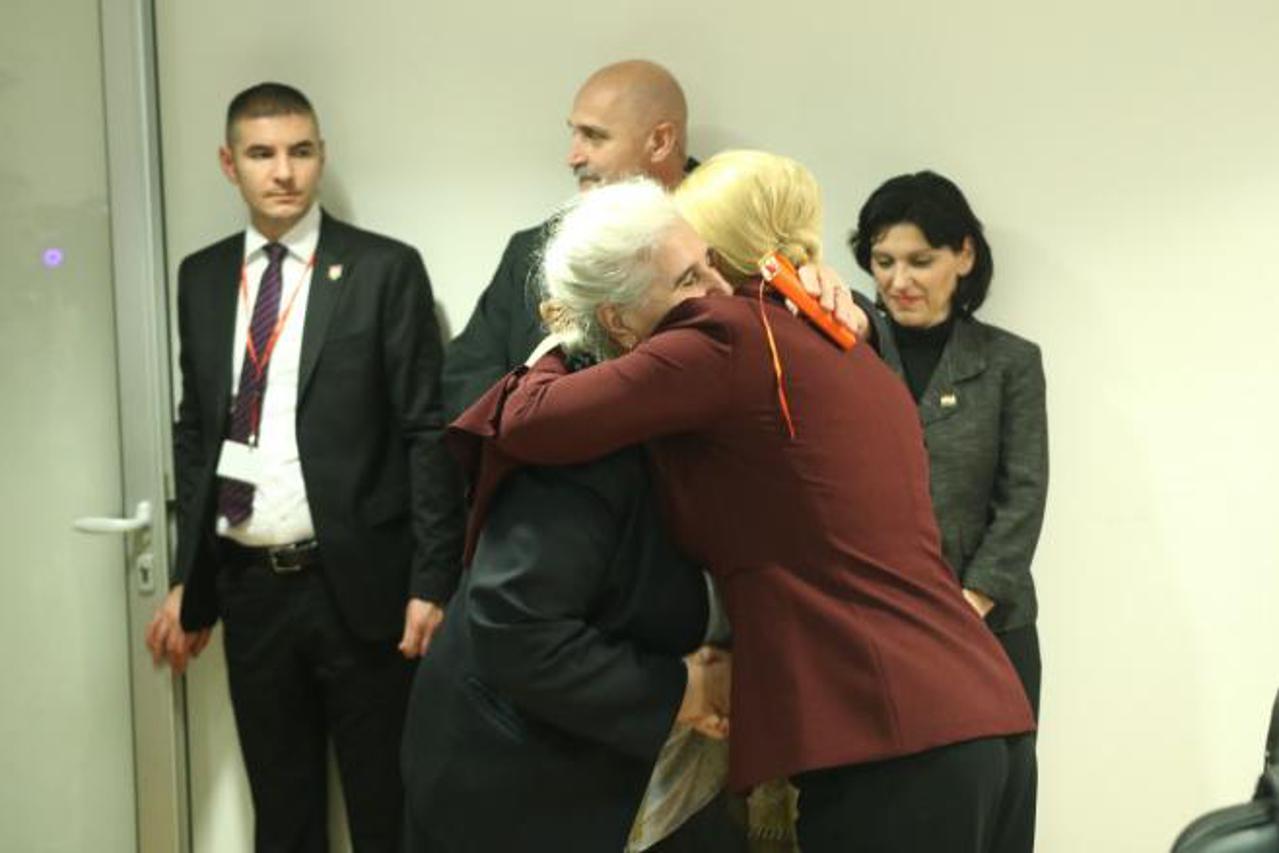 Kolinda Grabar Kitarović i Majke Srebrenice