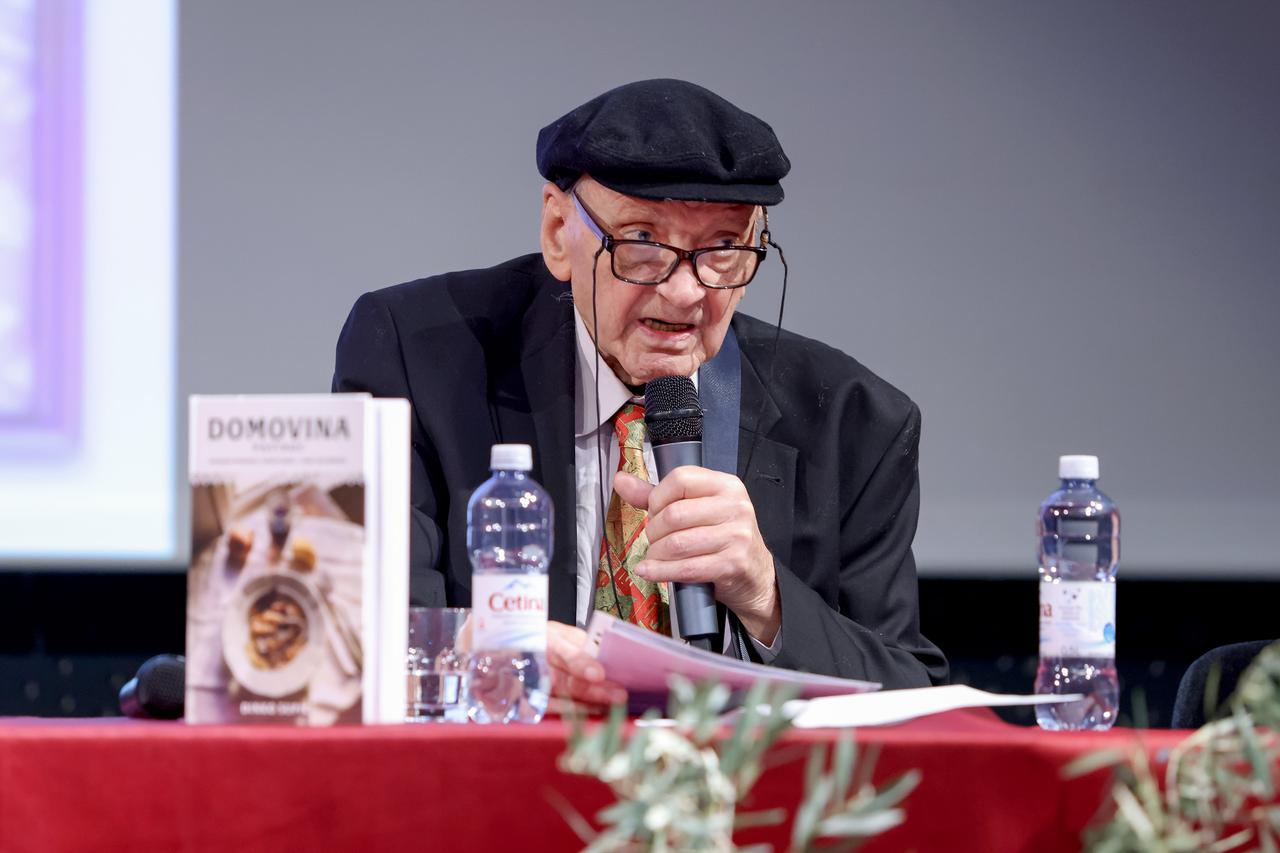 Novalja: Predstavljanje knjige Domovina, Paštroć autora Dinka Supića