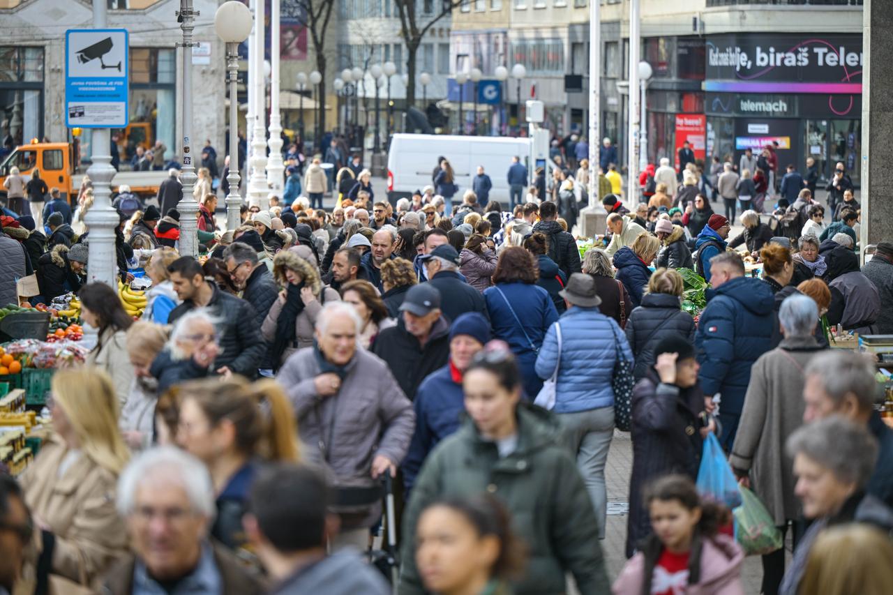 Zagreb: Velike gužve na Dolcu uoči Uskrsa