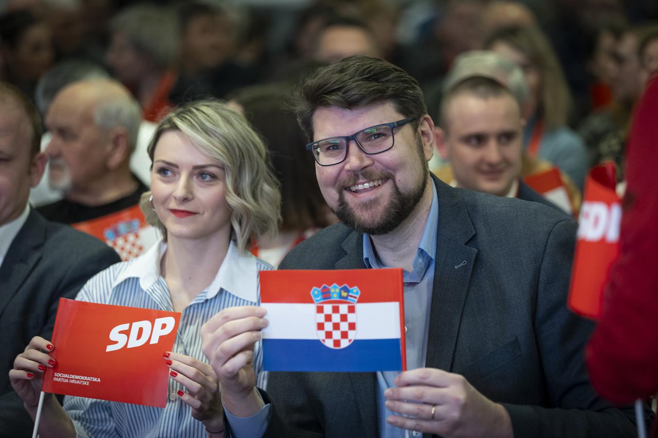 Osijek: Predizborni skup SDP-a pod nazivom"Borba za dostojanstvo"