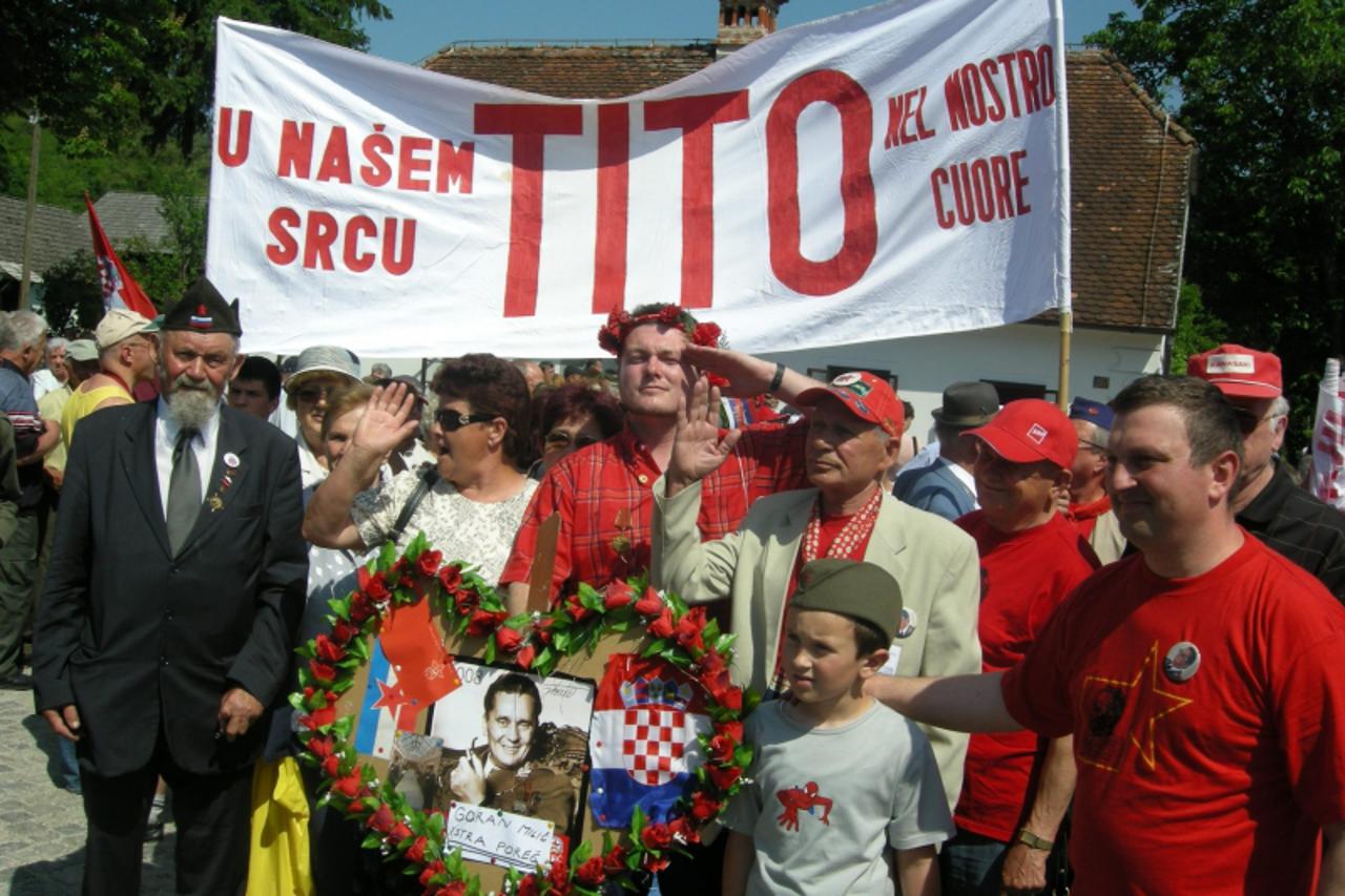 'Kumrovec,desetak tisuca ljudi okupilo se danas u Titovom rodnom Kumrovcu u obiljezavanju 117. obljetnice  njegova rodjenja.  23.05.2009 Photo Mladen Mandic..Vecernji list'