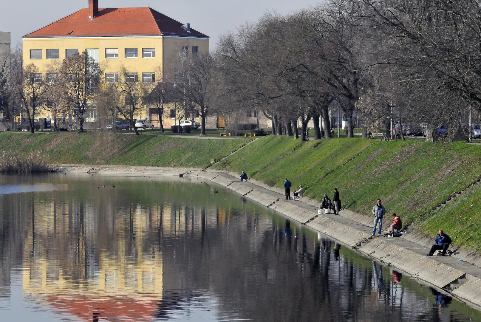 Za ovu su rijeku stari Rimljani govorili kako do podneva teče na jednu, a od podneva na drugu stranu.