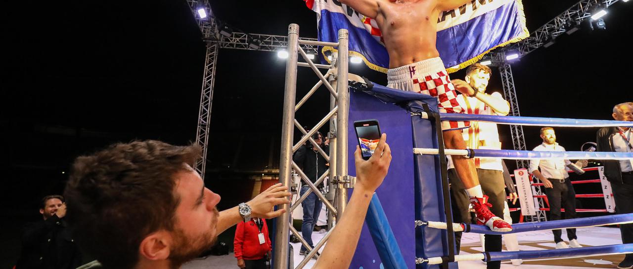 Filip Hrgović deklasirao srpskog boksača! Rušio ga je triput prije nego se umiješao sudac