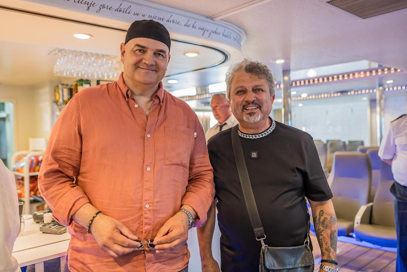 Sada je održano i druženje Oliverovih bliskih prijatelja i suradnika na brodu. Na druženje su došli Ivo Amulić, Zorica Kondža, Jole, Tomislav Mrduljaš, članovi grupe Dalmatino  Ivo Jagnjić i Zdravko Sunara i drugi. 