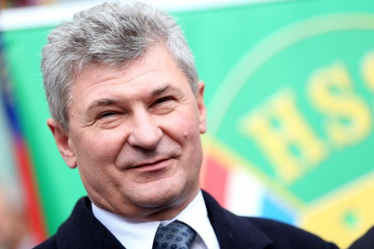 '24.11.2012., Trg bana Josipa Jelacica, Zagreb - Predsjednik HSS-a Branko Hrg dao kratku izjavu novinarima oko proracuna, poreza na nekretnine. Photo: Slavko Midzor/PIXSELL'