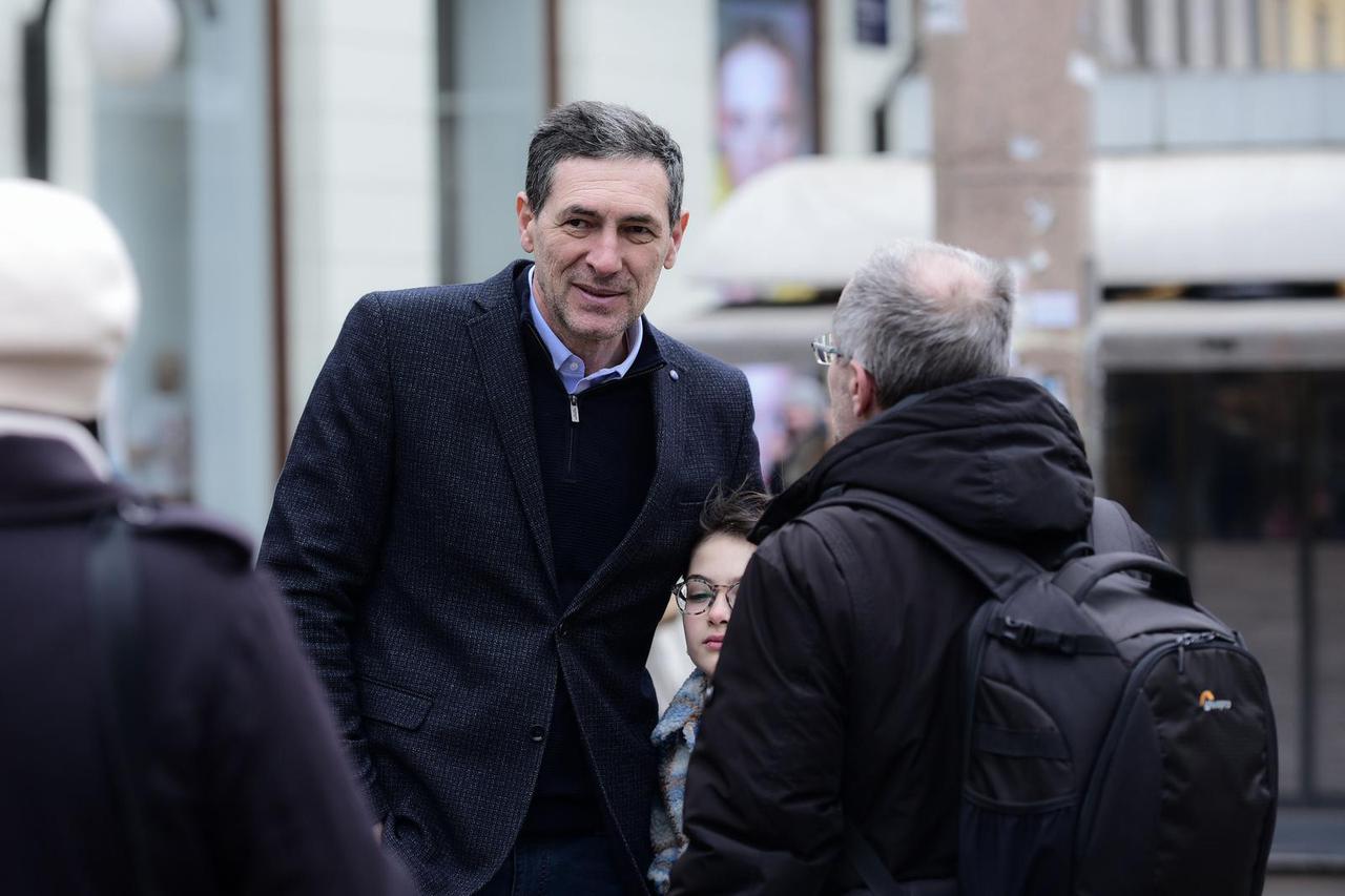 Zagreb: Bivši ministar Ante Kotromanović nasmijan susreo poznanika