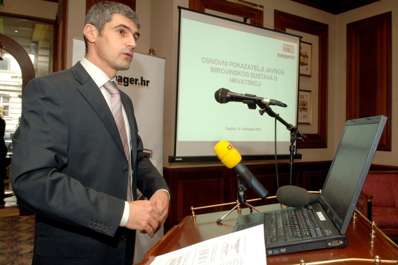 'unutrasnja.....zagreb....25.10.2007. sheraton - okrugli stol  mirovinskoj reformi - danijel, nestic foto: marko lukunic'