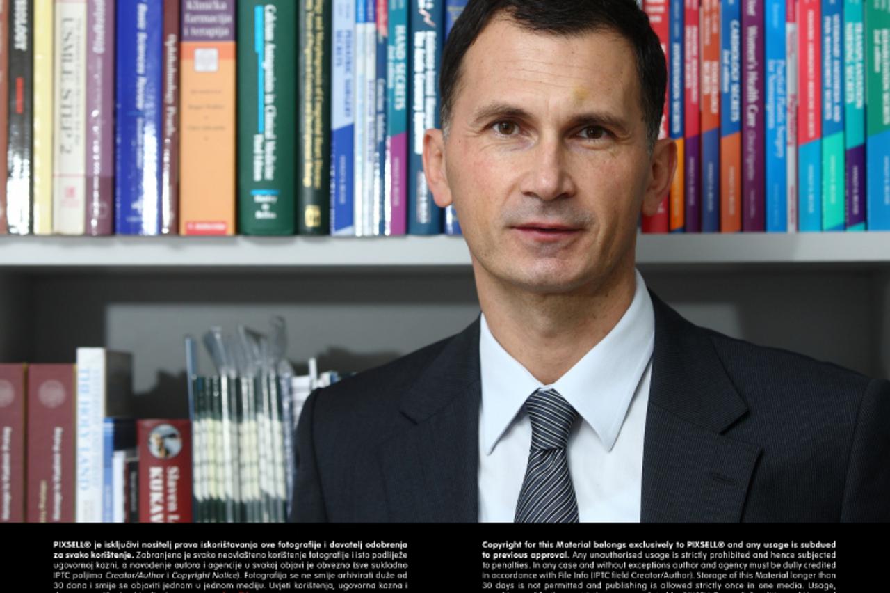 '11.11.2011., Zagreb  - Lijecnik pedijatar, forenzicar, geneticar i stalni sudski vjestak Dragan Primorac, raditi ce na slucaju ubojstva bogatog talijana koji je nakon 25 godina ponovo otvoren.  Photo