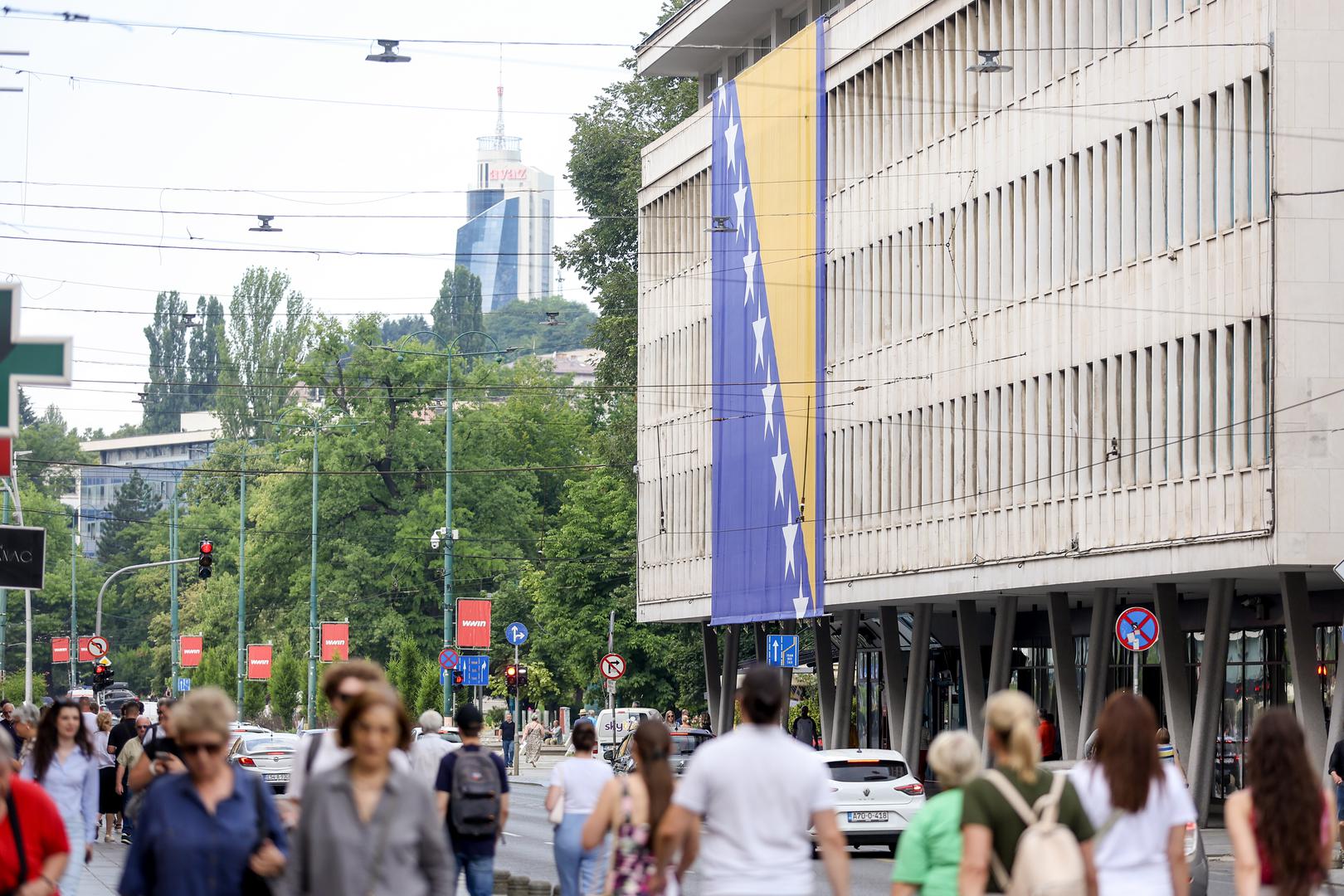 Istodobno, u Sarajevu je sve u znaku večerašnje utakmice protiv Katara. Atmosferu u gradu pogledajte u našoj fotogaleriji.