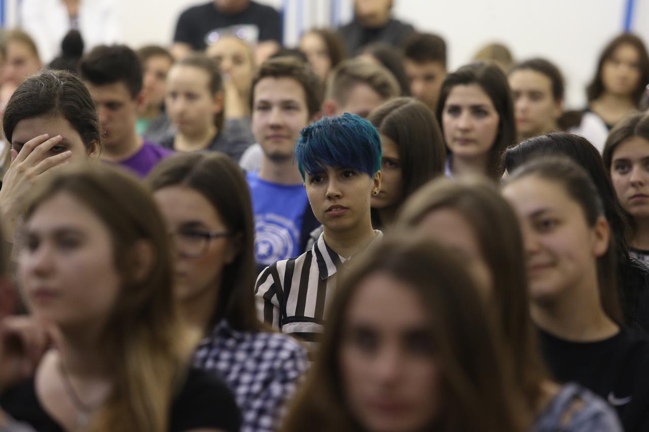 20.04.2016.,Zagreb - II gimnazija, vecernjakova spikaonica - tema HPV.  Photo: Dalibor Urukalovic/PIXSELL