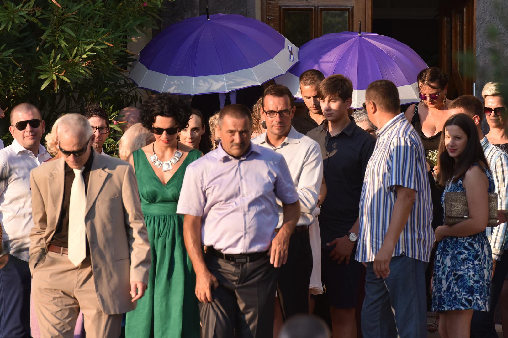 Novković je prije braka s Ines Katić bio u braku s glumicom Bojanom Gregorić, a potom je osam godina proveo s diplomiranom novinarkom Lucijom. 