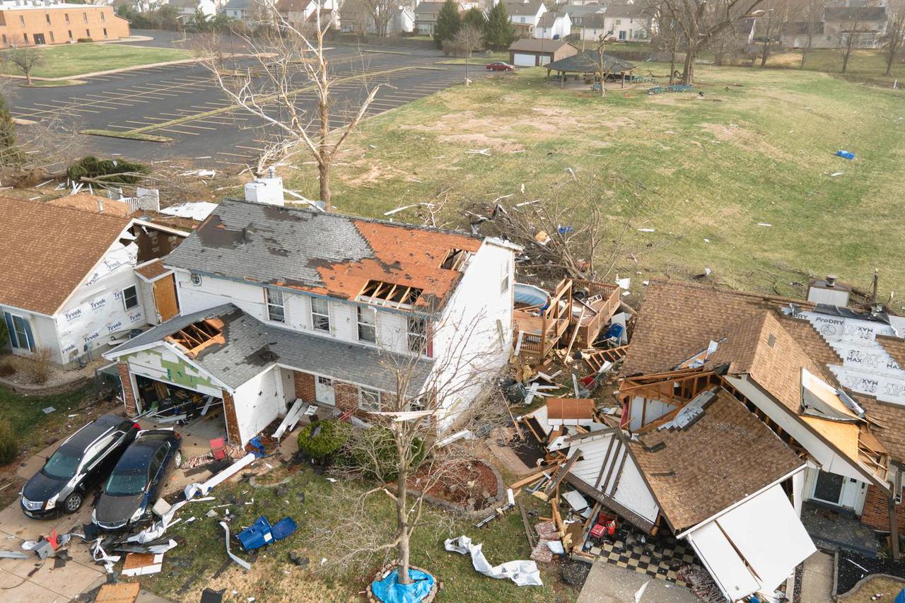 Tornadoes rip through Missouri