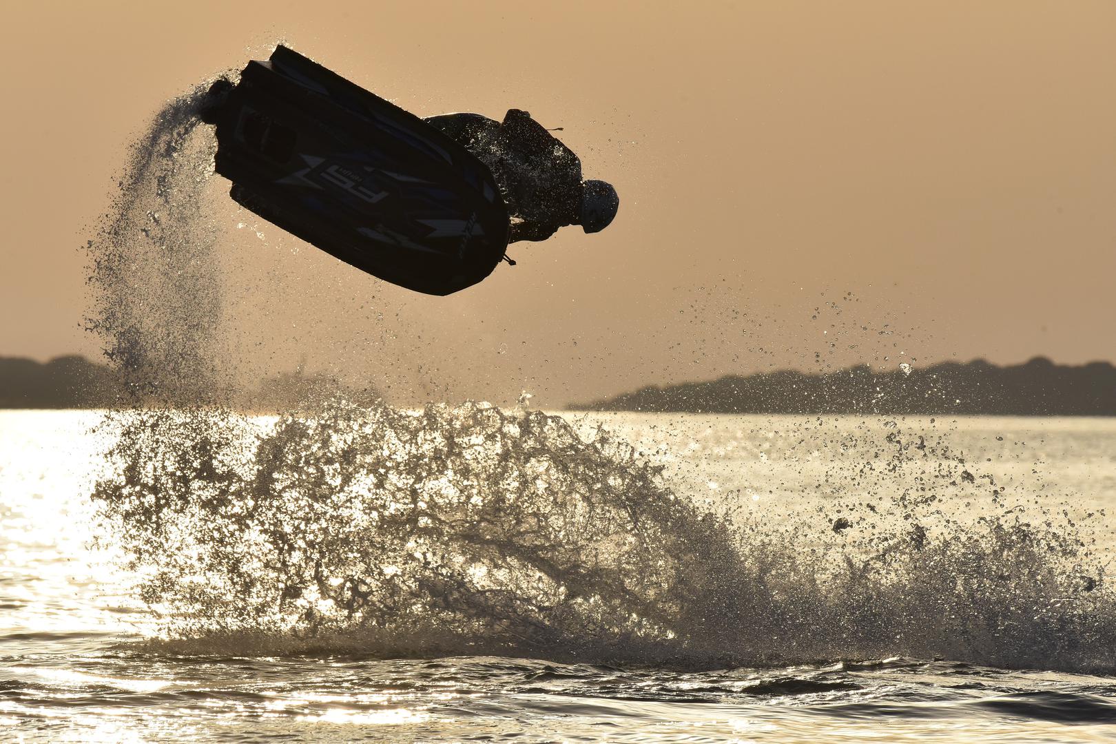 28.04.2018., Fažana - Alpe Adria Jet Ski Tour, jet ski natjecanje na plaži kampa Bi-Village gdje se svjetski poznati vozači na gradskoj plaži natječu u kategorijama sjedećih, stojećih i ekzibicijskih utrka. Popodnevna utrka i natjecanje u freestyleu.