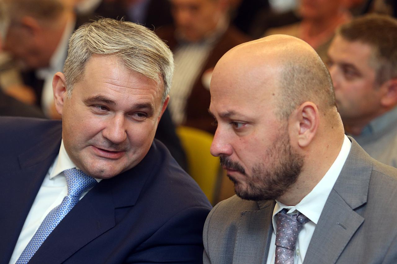 02.11.2015., Zagreb - Okrugli stol pod nazivom: Digitalna ekonomija i ICT - pokretaci razvoja hrvatskog gospodarstva odrzan je u HUP-u. Davor Majetic, Gordan Maras.  Photo: Goran Stanzl/PIXSELL