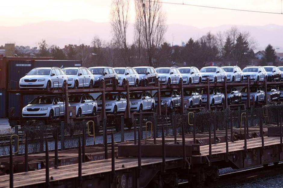 Automobili marke Škoda za potrebe MUP-a na željezničkom terminalu