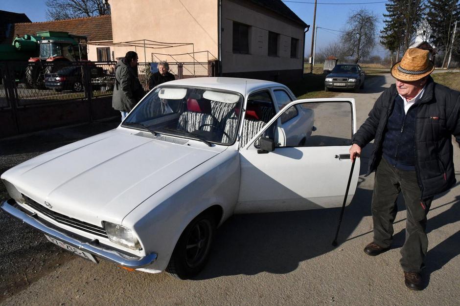 Požega: Zdravko Thür vlasnik je starog Opel Kadetta iz davnih sedamdesetih godina