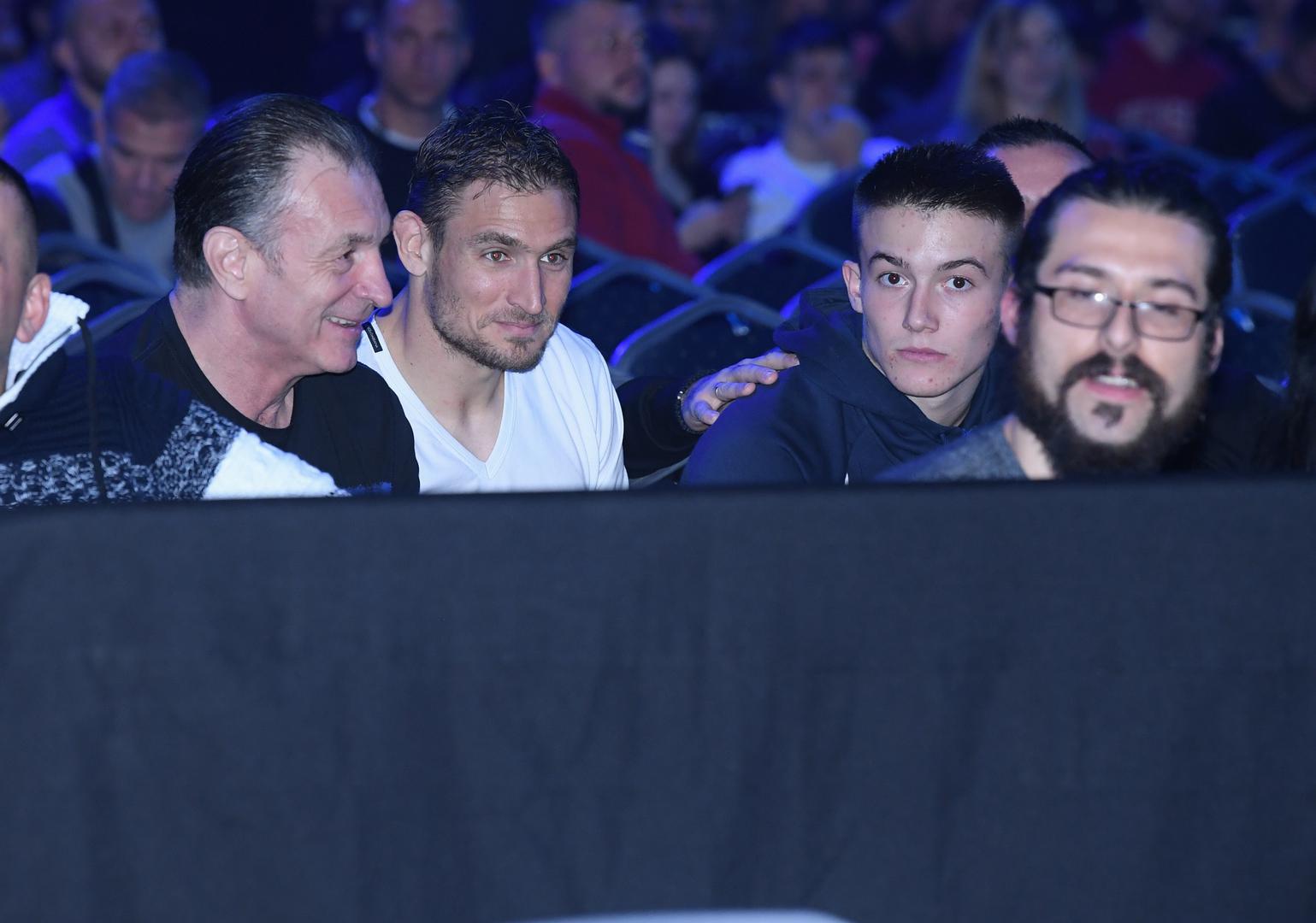 Također, u publici se pojavio i poznati bivši vatreni Nikica Jelavić.



