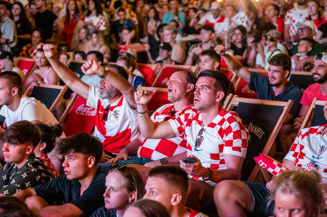 Split: Gledanje utakmice Hrvatska Italija u Fun Zoni na Zvončcu